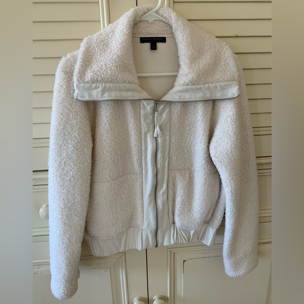 Banana Republic Off-White Serpa Textured Knit.